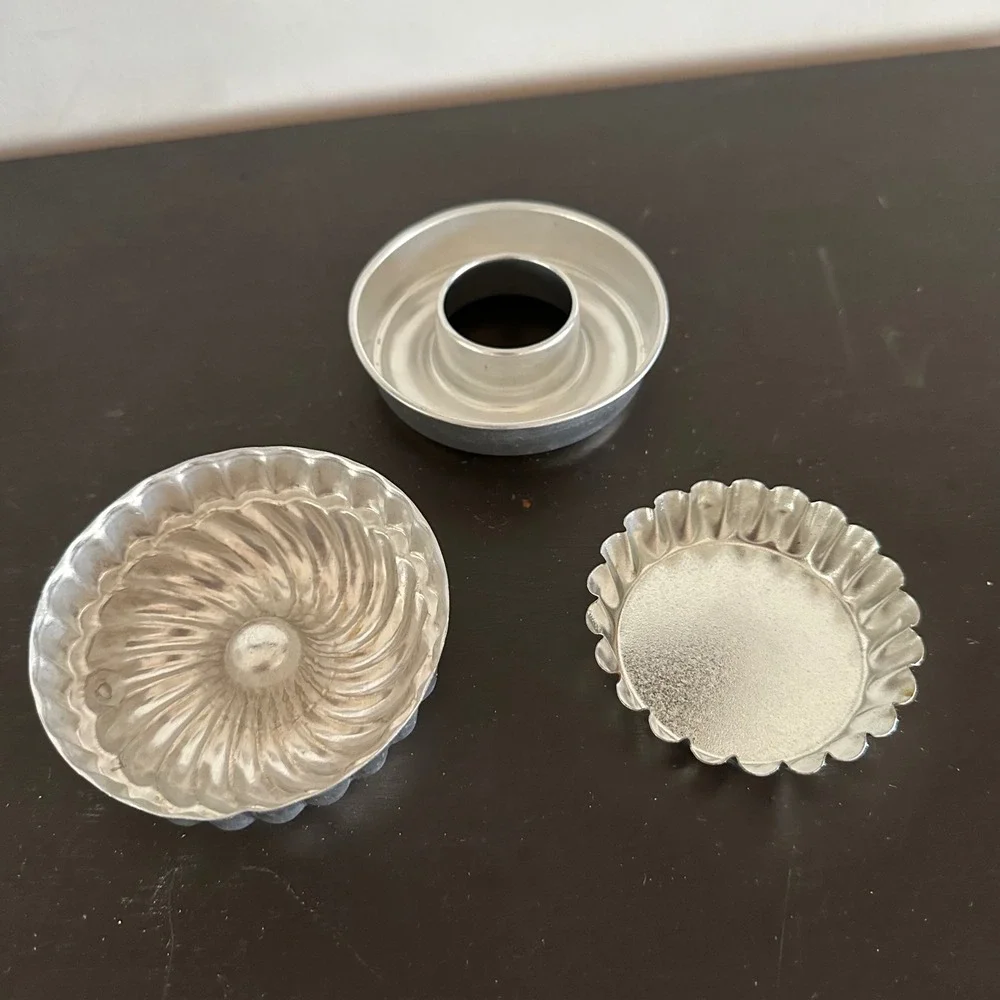 Unbranded vintage aluminum